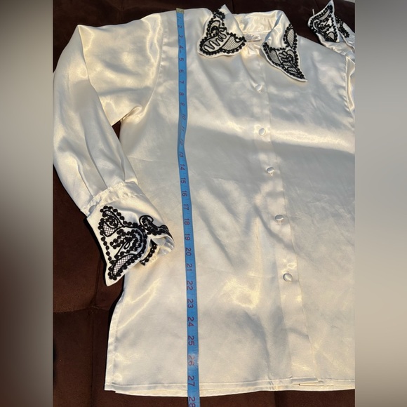 Como Vintage Satin Blouse with Black Embroidery - Picture 13 of 16